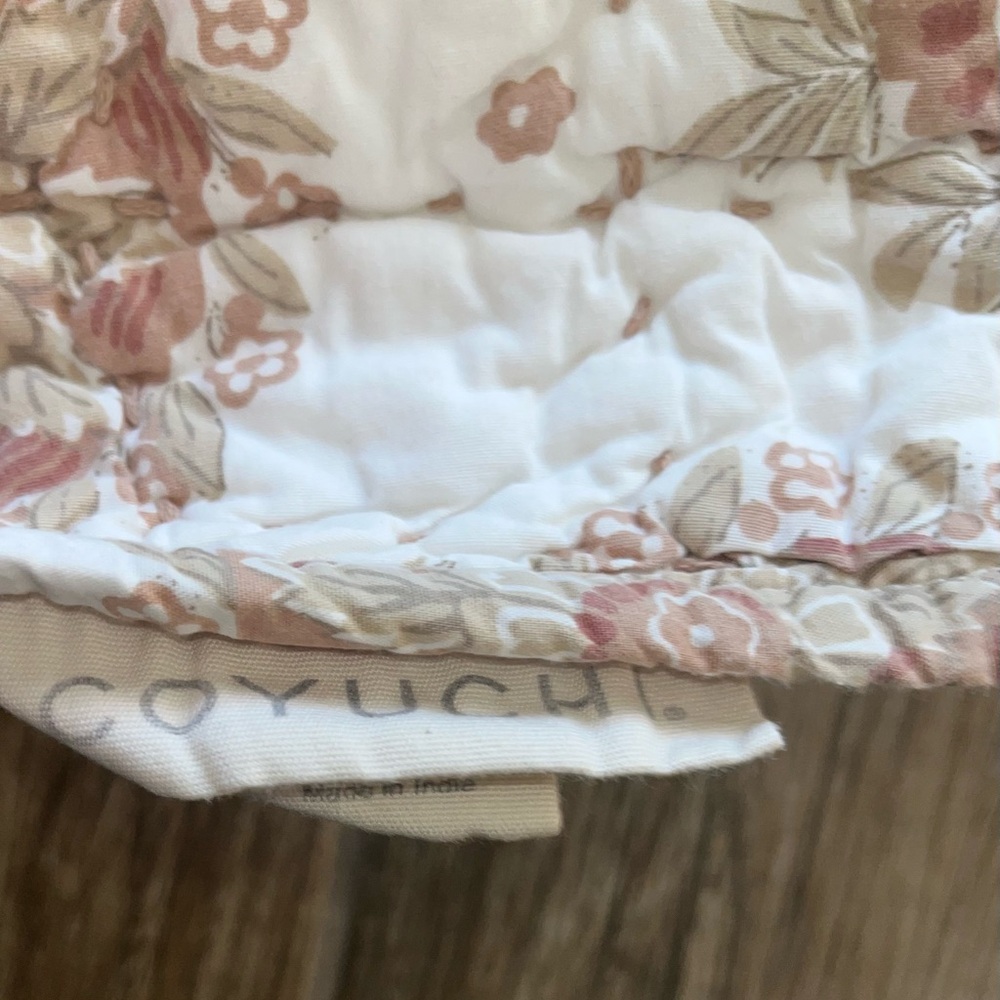 Coyuchi Flores Handstitched Organic Quilt - Picture 4 of 6
